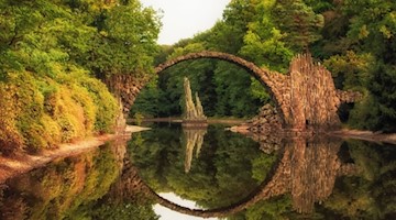 Rakotzbrücke im Rhododendronpark Kromlau / pixabay
