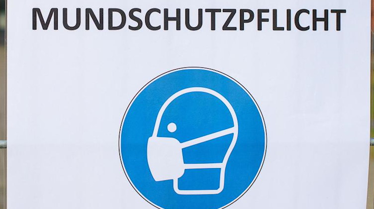Ein Schild mit der Aufschrift «Mundschutzpflicht». Foto: Klaus-Dietmar Gabbert/dpa-Zentralbild/ZB/Symbolbild
