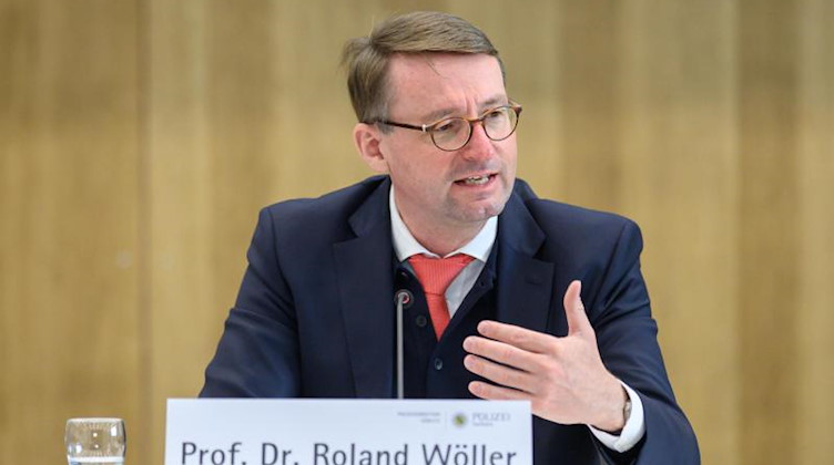 Roland Wöller (CDU), Innenminister von Sachsen, spricht. Foto: Robert Michael/dpa-Zentralbild/dpa