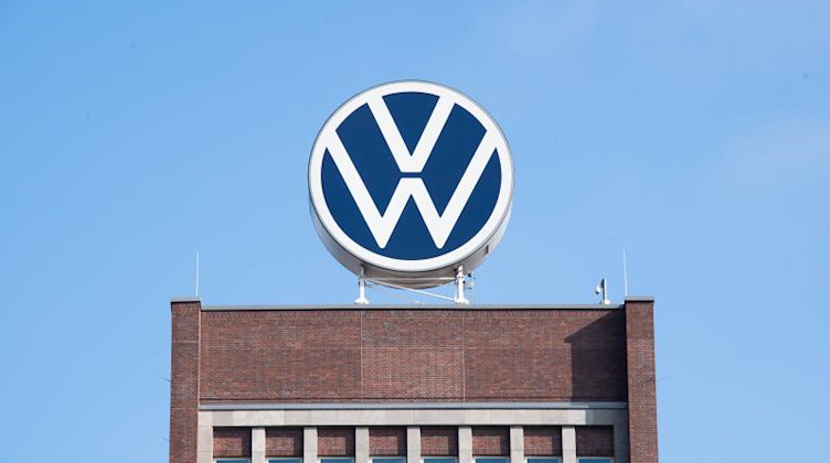 Das Markenhochhaus vom Volkswagen auf dem Gelände vom VW Werk Wolfsburg. Foto: Julian Stratenschulte/dpa/Symbolbild