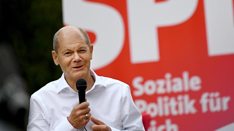 Kanzlerkandidat Olaf Scholz (SPD) spricht auf einer Wahlkampfveranstaltung. Foto: Monika Skolimowska/dpa-Zentralbild/dpa