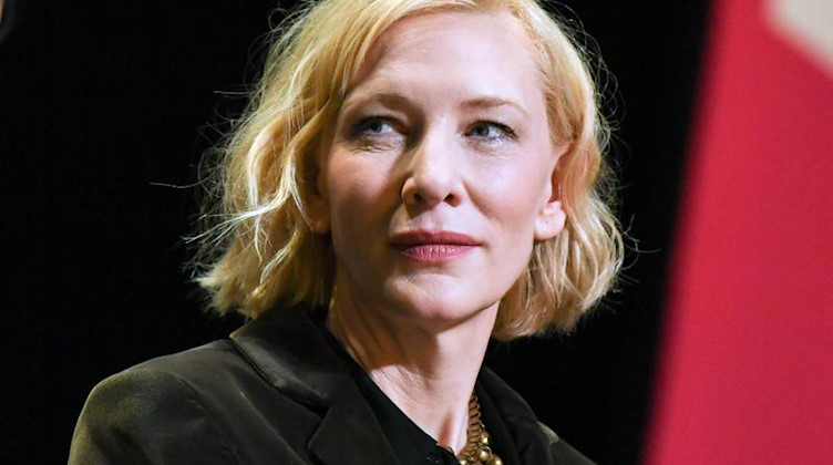 Schauspielerin Cate Blanchett nimmt an einem Gespräch teil. Foto: Jens Kalaene/dpa-Zentralbild/dpa/Archivbild