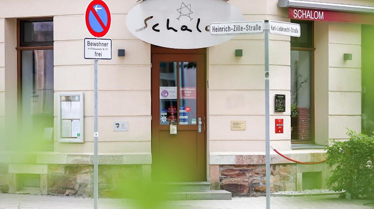 Das jüdische Restaurant «Schalom» in Chemnitz. Foto: Jan Woitas/dpa-Zentralbild/dpa/Archiv