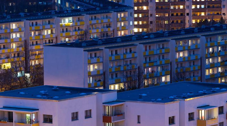 Blick auf die Wohnhäuser in einem Neubaugebiet. Foto: Monika Skolimowska/dpa-Zentralbild/dpa/Archivbild
