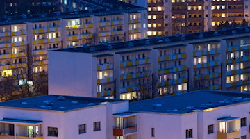 Blick auf die Wohnhäuser in einem Neubaugebiet. Foto: Monika Skolimowska/dpa-Zentralbild/dpa/Archivbild