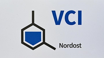 Das Logo vom Verband der Chemischen Industrie e.V. Landesverband Nordost (VCI Nordost). Foto: Patrick Pleul/dpa-Zentralbild/dpa