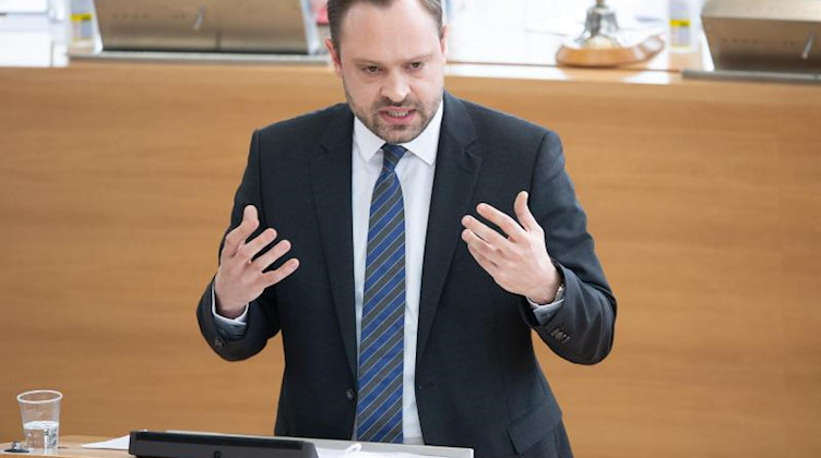 Alexander Dierks, CDU-Generalsekretär in Sachsen, spricht im Plenum des Landtags. Foto: Sebastian Kahnert/dpa-Zentralbild/dpa