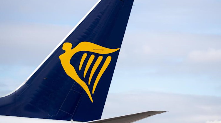 Ein Linienflugzeug der Fluggesellschaft Ryanair. Foto: Daniel Karmann/dpa/Symbolbild