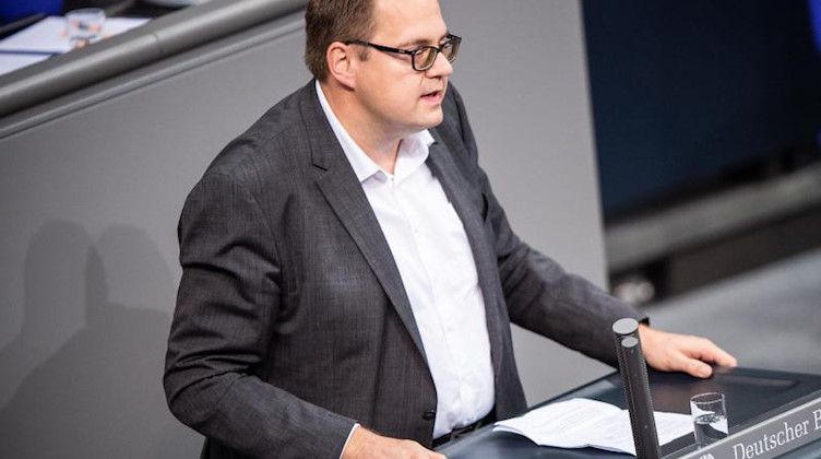 Sören Pellmann (Die Linke) spricht. Foto: Arne Immanuel Bänsch/dpa/Archivbild