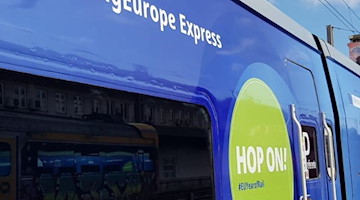Der «Connecting Europe Express» steht am Bahnhof. Foto: EU-Kommission/dpa