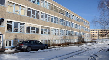 Unischule Dresden im Winter (Bild: Archiv)