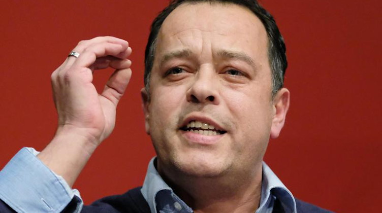 Franz Sodann (Die Linke) spricht. Foto: Sebastian Willnow/dpa-Zentralbild/dpa/Archivbild