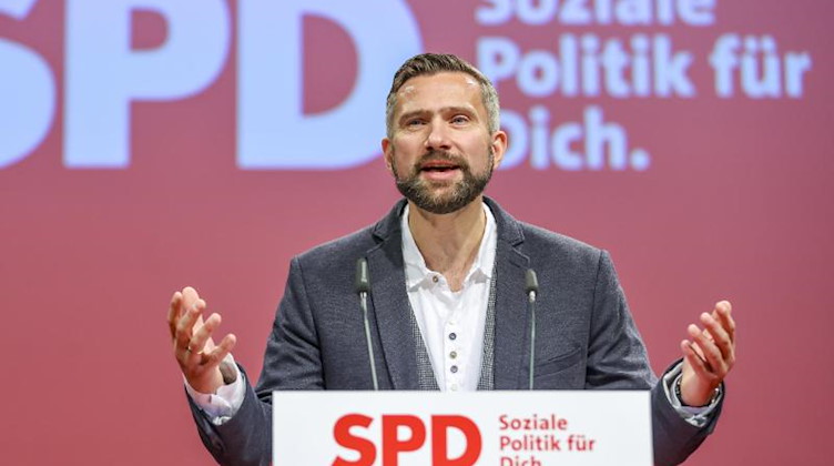 Der Ostbeauftragte der SPD und sächsische Wirtschaftsminister Martin Dulig spriht auf einem SPD-Landesparteitag. Foto: Jan Woitas/dpa-Zentralbild/dpa/Archivbild