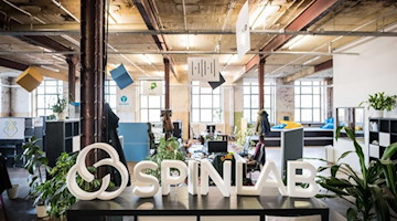 SpinLab - The HHL Accelerator 