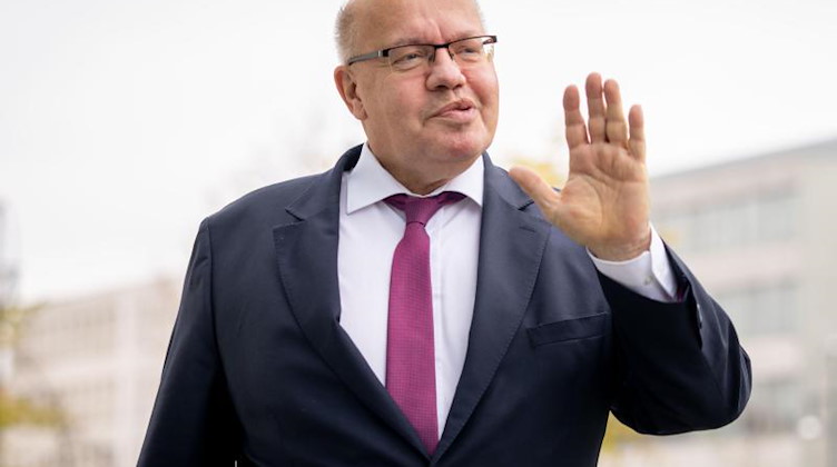 Der geschäftsführende Wirtschaftsminister Peter Altmaier (CDU) kommt zu einer Sondersitzung seiner Partei. Foto: Kay Nietfeld/dpa/Archivbild