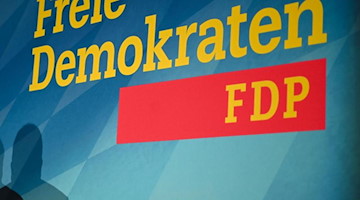 Das Logo der Freien Demokraten auf einem FDP-Parteitag. Foto: Nicolas Armer/dpa/Symbolbild