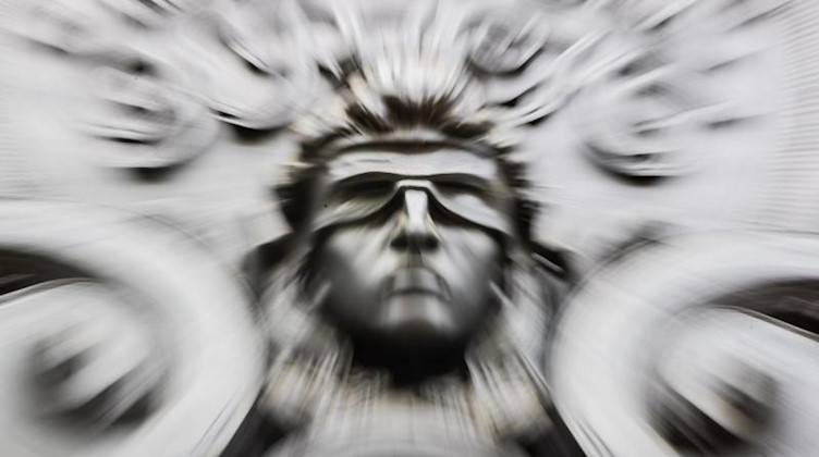 Eine Figur der blinden Justitia. Foto: Christoph Soeder/dpa/Symbolbild