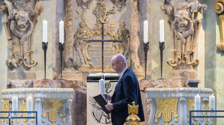 Tobias Bilz, Landesbischof der Evangelischen Landeskirche Sachsen, in der Dresdner Frauenkirche. Foto: Robert Michael/dpa-Zentralbild/dpa/Archiv