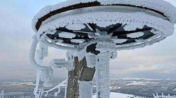 Still steht der Lift am 1215 Meter hohen Fichtelberg. Foto: Hendrik Schmidt/dpa-Zentralbild/dpa/Archivbild