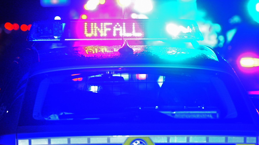 Polizei Blaulicht bei Unfallaufnahme. / Foto: Stefan Puchner/dpa/Symbolbild