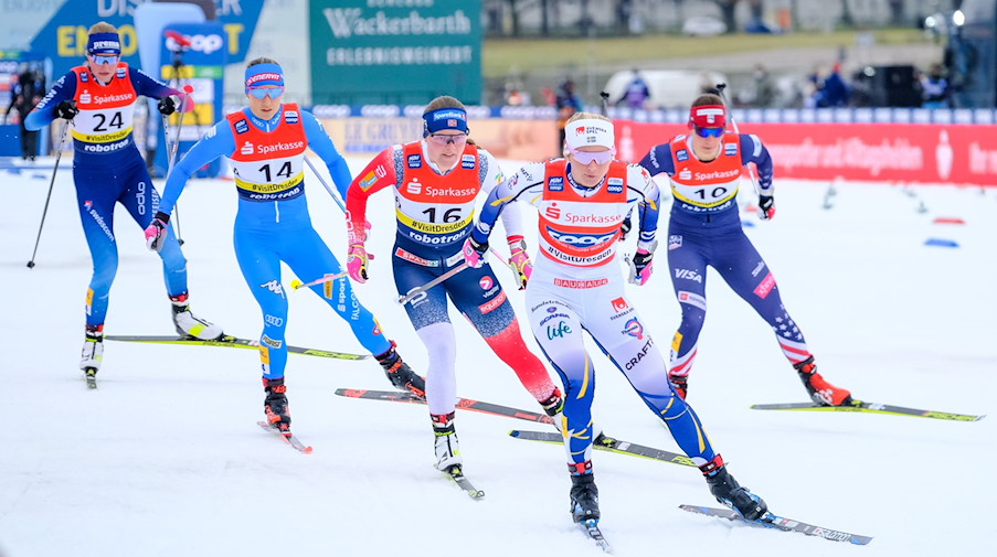 Ski Nordisch: Langlauf, FIS Ski Welcup, Sprint Freistil, Damen: Maja Dahlqvist aus Schweden führt das Feld an. / Foto: Arvid Müller/dpa-Zentralbild/dpa