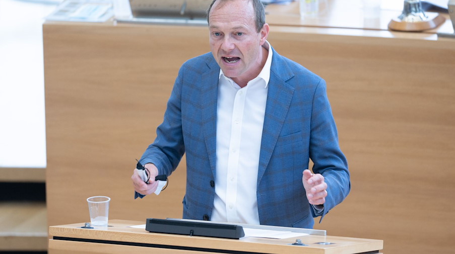 Wolfram Günther (Bündnis90/Die Grünen), Umweltminister von Sachsen, spricht. / Foto: Sebastian Kahnert/dpa-Zentralbild/dpa
