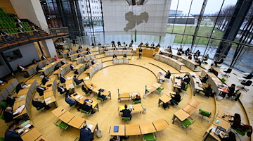 Blick in den Plenarsaal des Sächsischen Landtags. / Foto: Robert Michael/dpa-Zentralbild/dpa