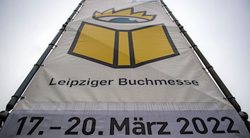 Blick auf das Logo der Leipziger Buchmesse für 2022 ist an der Neuen Messe. / Foto: Hendrik Schmidt/dpa-Zentralbild/dpa