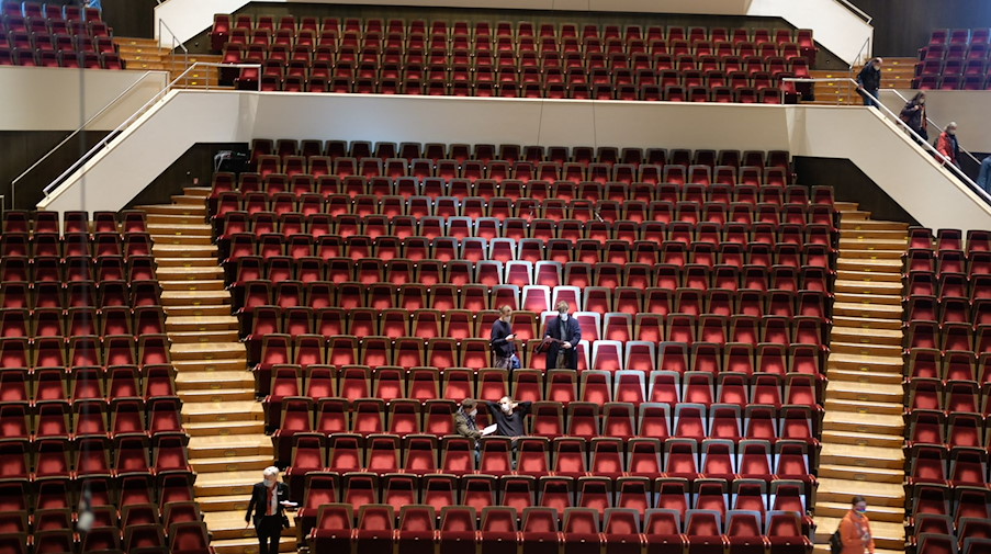 Blick in den großen Saal des Gewandhauses. / Foto: Sebastian Willnow/dpa-Zentralbild/dpa/Archivbild