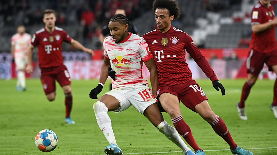 Leipzigs Christopher Nkunku (l) in Aktion gegen Münchens Leroy Sane. / Foto: Sven Hoppe/dpa