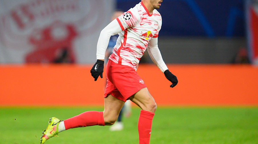 André Silva spielt den Ball. / Foto: Robert Michael/dpa-Zentralbild/dpa/Archivbild