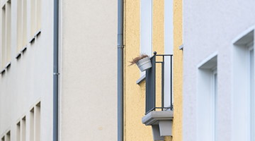 Fassaden von Mehrfamilienhäusern. / Foto: Julian Stratenschulte/dpa/Symbolbild
