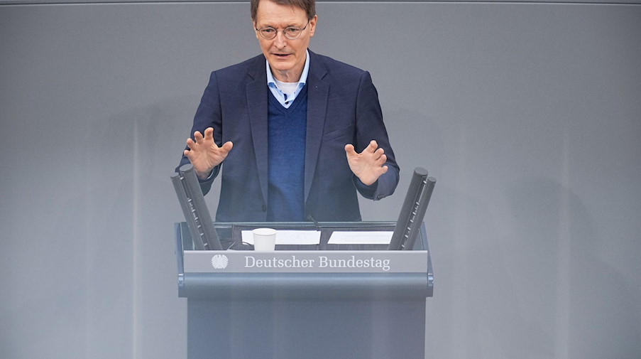 Gesundheitsminister Karl Lauterbach (SPD) spricht. / Foto: Michael Kappeler/dpa/Archivbild