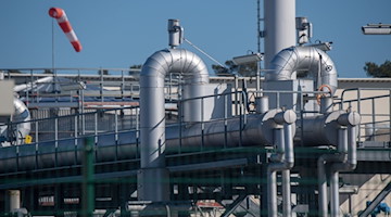 Rohrsysteme und Absperrvorrichtungen in der Gasempfangsstation der Ostseepipeline Nord Stream 1. / Foto: Stefan Sauer/dpa