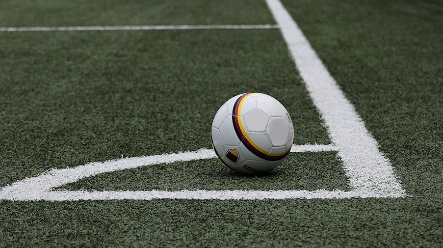 Symbolbild Fußball / pixabay pixel2013
