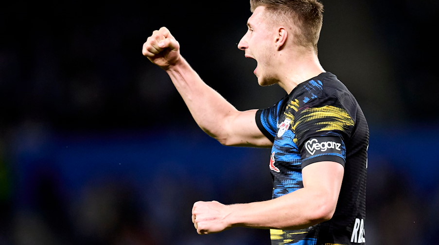 Willi Orban von RB Leipzig jubelt. / Foto: Stringer/dpa