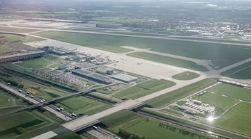 Der Flughafen Leipzig/Halle, aufgenommen aus einer Passagiermaschine. / Foto: Jan Woitas/dpa-Zentralbild/ZB/Archivbild