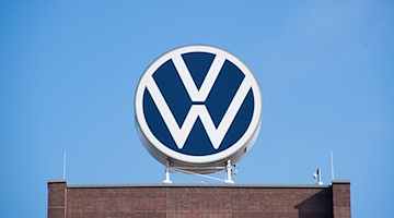 Das Markenhochhaus vom Volkswagen auf dem Gelände vom VW Werk Wolfsburg. / Foto: Julian Stratenschulte/dpa
