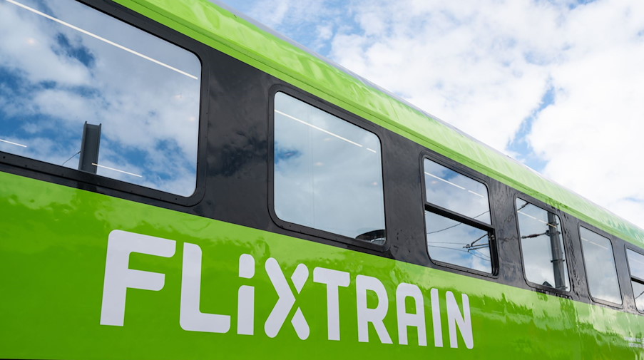 Ein Großraumwagen des Unternehmens Flixtrain. / Foto: Marius Becker/dpa