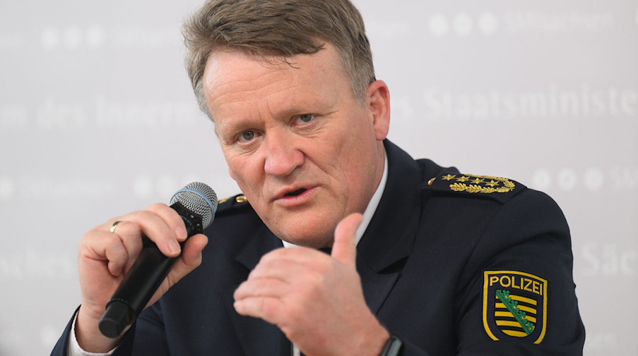 Jörg Kubiessa, Polizeipräsident von Sachsen, spricht. / Foto: Robert Michael/dpa-Zentralbild/dpa/Archivbild