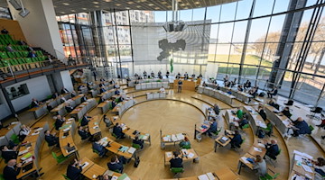 Blick in den Plenarsaal des sächischen Landtags. / Foto: Robert Michael/dpa-Zentralbild/dpa
