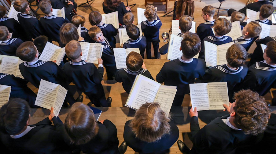 Ein Chor probt. / Foto: Jan Woitas/dpa/Archivbild