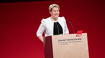 Berlins Regierende Bürgermeisterin Franziska Giffey spricht in Berlin. / Foto: Fabian Sommer/dpa/Archivbild
