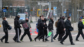 Anhänger der rechtsextremen Partei Der Dritte Weg. / Foto: Sebastian Willnow/dpa-Zentralbild/dpa