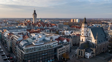 Die Innenstadt mit dem Neuem Rathaus und der Thomaskirche am Morgen. / Foto: Jan Woitas/dpa-Zentralbild/ZB/Archivbild