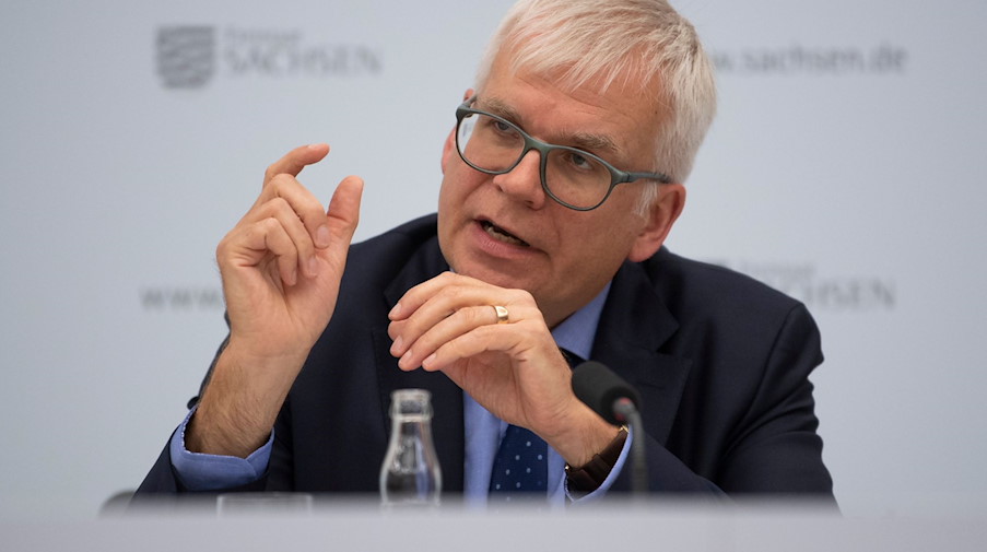 Hartmut Vorjohann (CDU), Finanzminister von Sachsen, spricht. / Foto: Robert Michael/dpa-Zentralbild/dpa/Archivbild