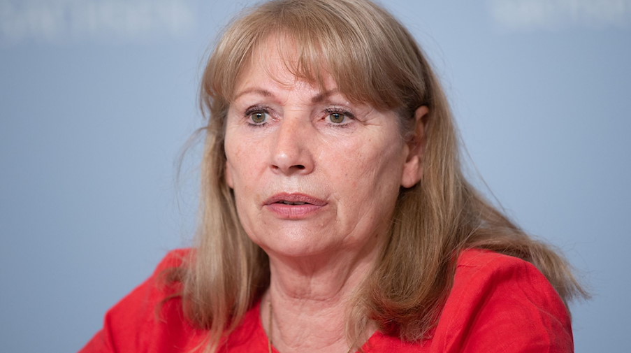 Petra Köpping (SPD), Sozialministerin von Sachsen, spricht. / Foto: Sebastian Kahnert/dpa-Zentralbild/dpa/Archivbild