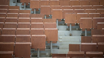 Ein leerer Hörsaal an einer Universität. / Foto: Sebastian Gollnow/dpa/Symbolbild