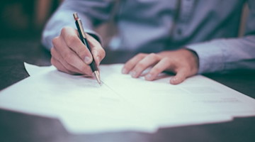 Kreditzinsen lassen sich problemlos steuerlich geltend machen, sofern es sich um betriebliche Darlehen handelt. 
