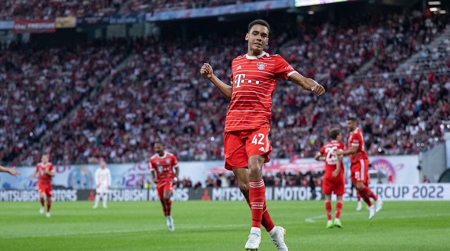Bayerns Jamal Musiala jubelt über seinen Treffer zum 1:0 . / Foto: Hendrik Schmidt/dpa